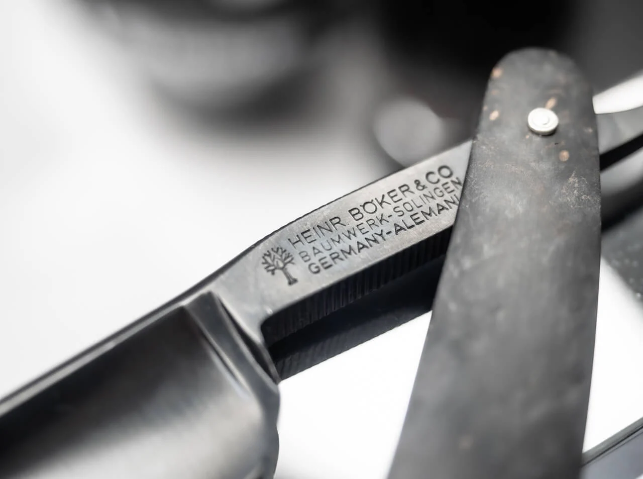 Black Boker Amboina (Amboyna) 6/8 Straight Razor